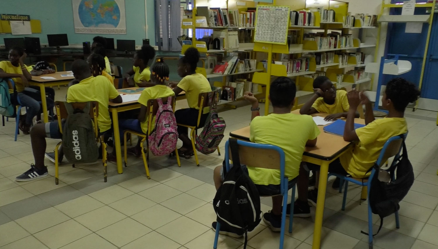 La salle de CDI du collège.