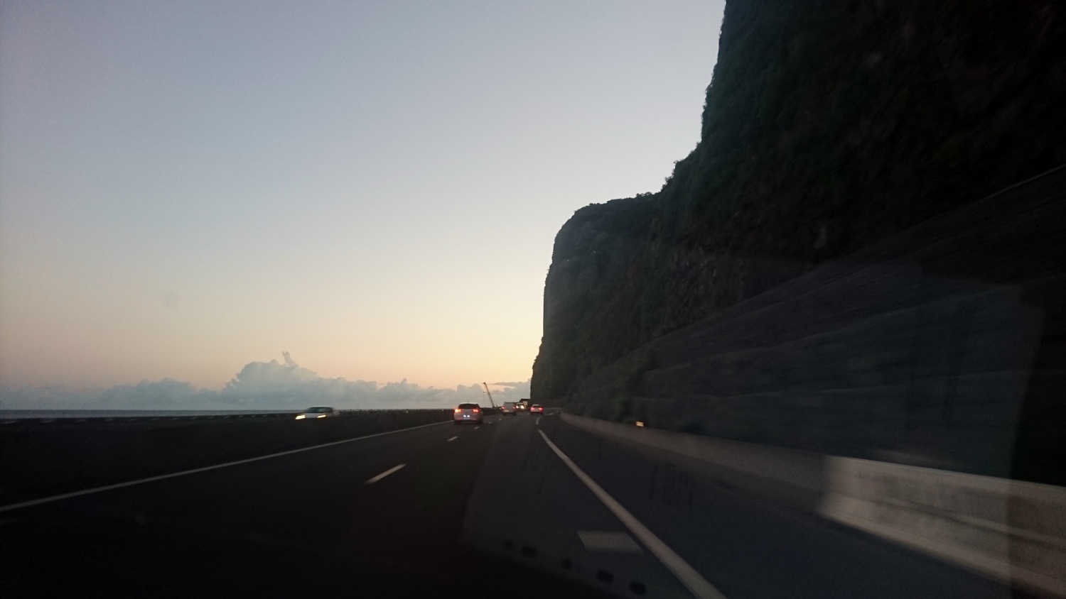 Pour éviter les embouteillages sur la route du littoral, départ à 5h00 du matin de La Rivière Saint-Louis.