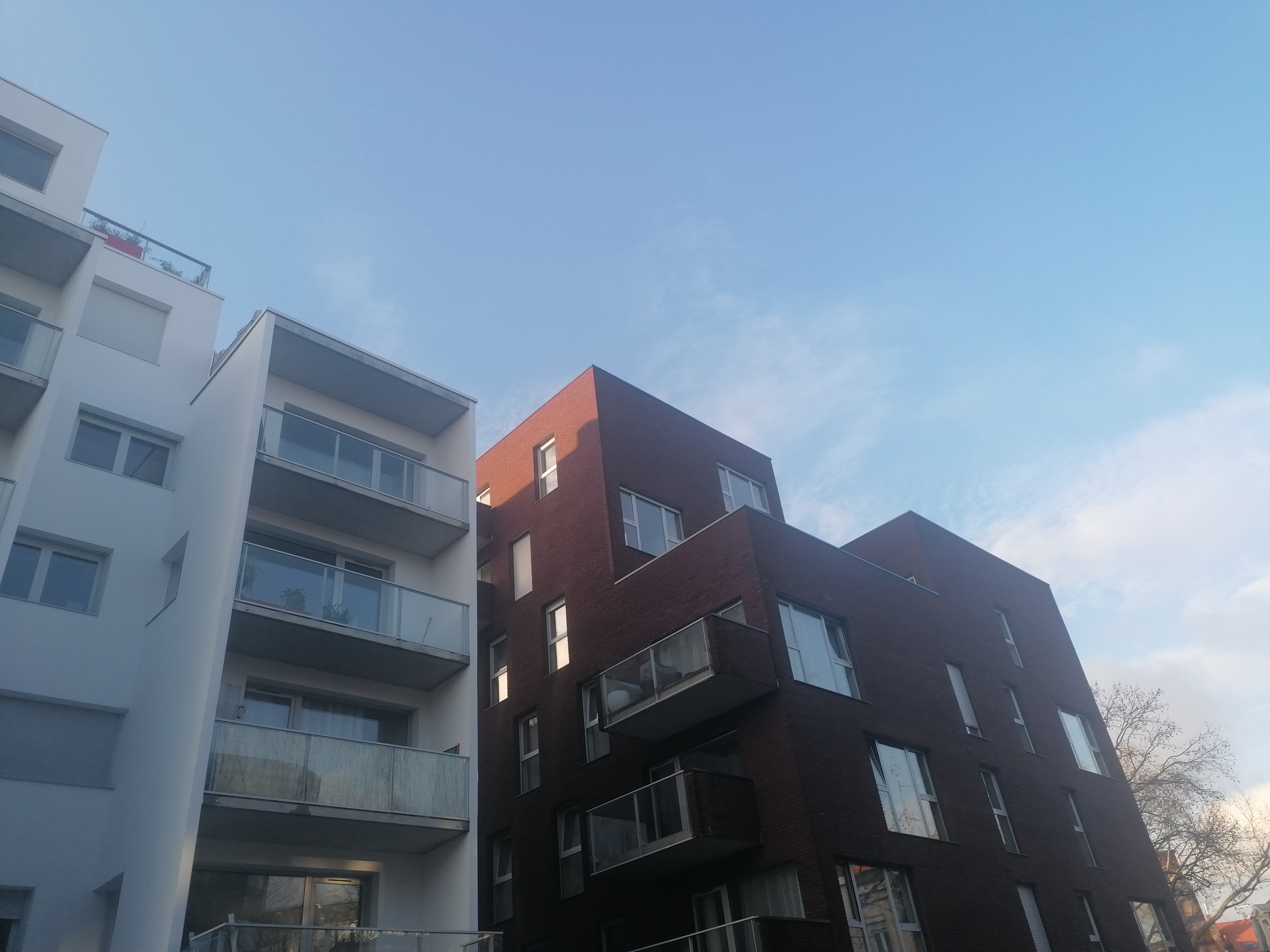À Lille, les nouveaux bâtiments sortent de terre à une vitesse remarquable. Les nouveaux bâtiments doivent répondre à des normes écologiques © Globe Reporters