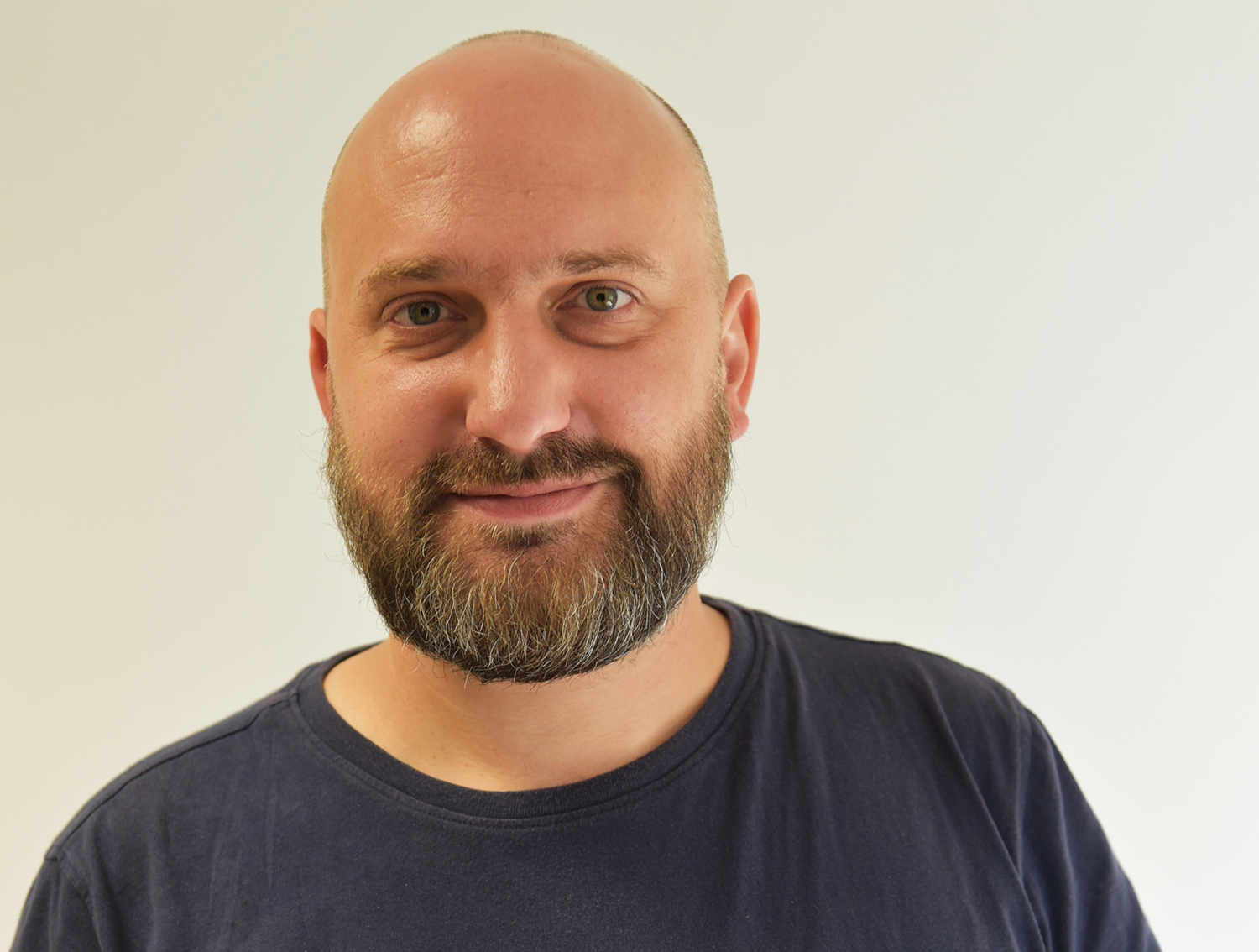 Portrait d’Olivier FAVEZ qui fait partie de l’Institut national de l’environnement industriel et des risques (INERIS). Il est très impliqué auprès de l’Institut Pierre Simon Laplace et il y collabore avec Valérie GROS dans le cadre du nouvel observatoire atmosphérique SIRTA.