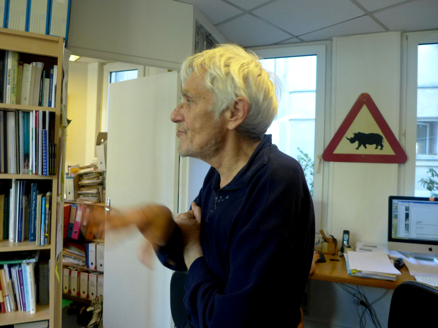 Jacky fait faire un tour des locaux de l’association. 