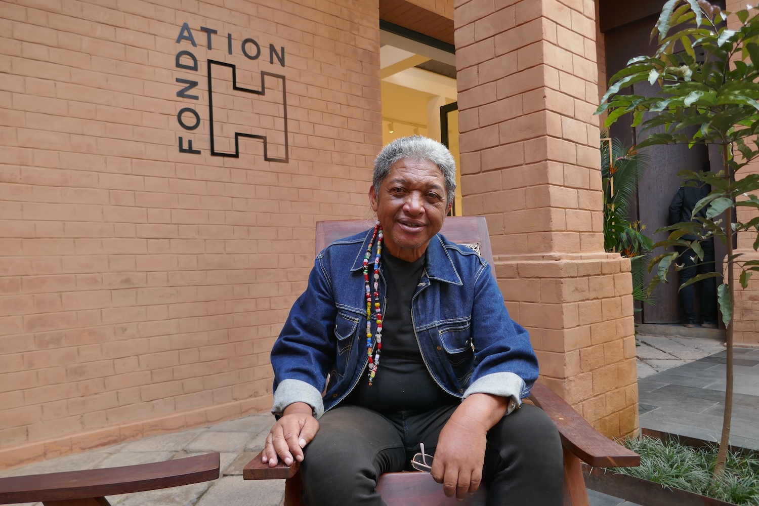 Hemerson ANDRIANETRAZAFY et Tatiana MIRALLES réalise l’entretien à la Fondation H, au centre d’Antananarivo © Globe Reporters