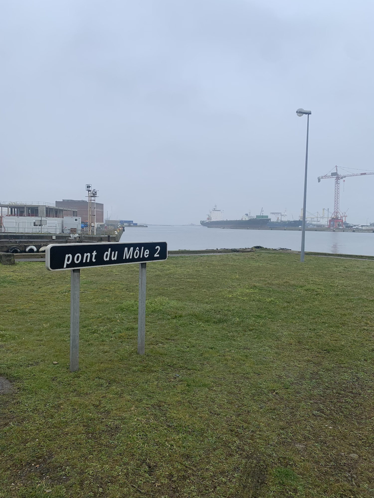 L’usine est située dans une zone industrielle © Globe Reporters