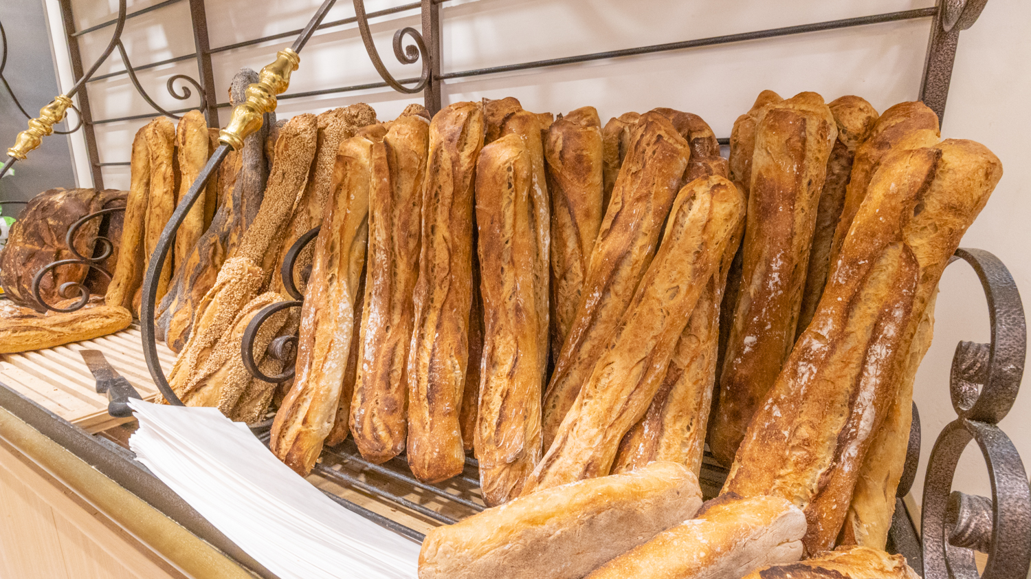 La baguette est le produit le plus vendu du magasin © Globe Reporters