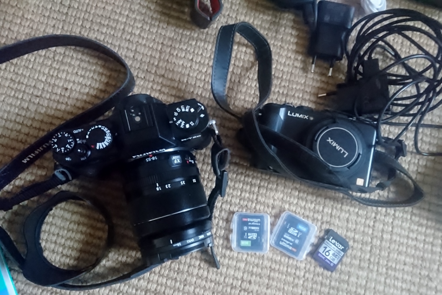 Même logique pour les appareils photos, sans oublier les cartes SD qui servent aussi pour les enregistreurs. 