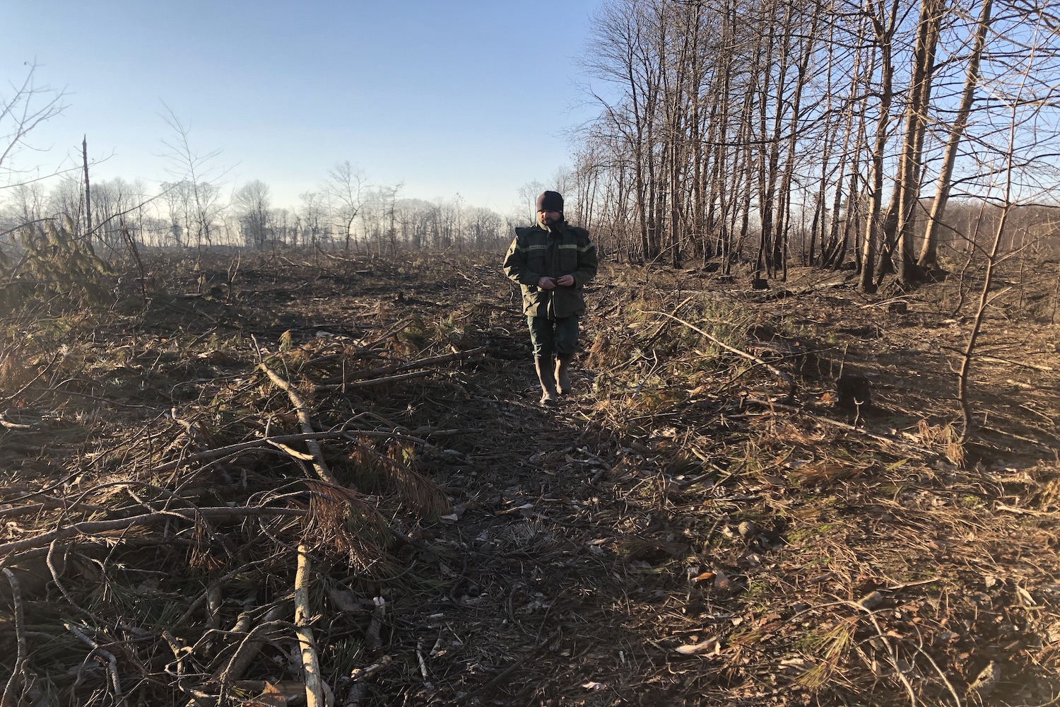 « Le lundi 8 août à midi, on apprend qu’un feu a pris à 7 km d’ici. Le lendemain mardi, il était rendu ici », rapporte Manuel HUET © Globe Reporters