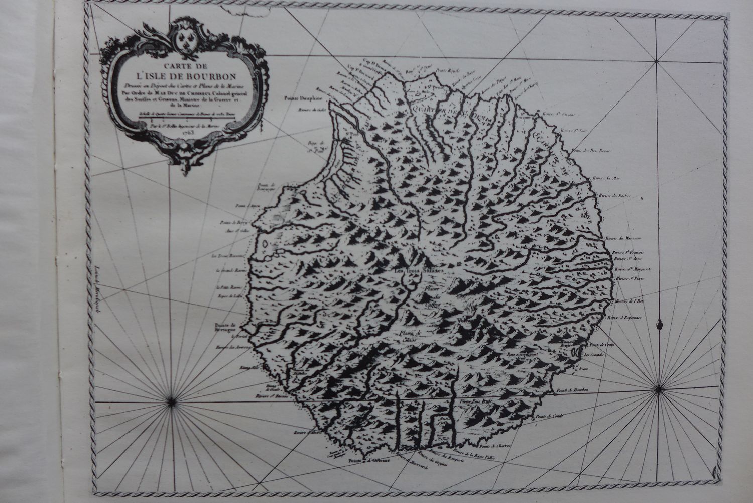 Dans les livres que Ginette a prêtés à Sidonie, il y a la reprographie d’une vieille carte de l’île Bourbon (ancien nom de l’île de la Réunion).