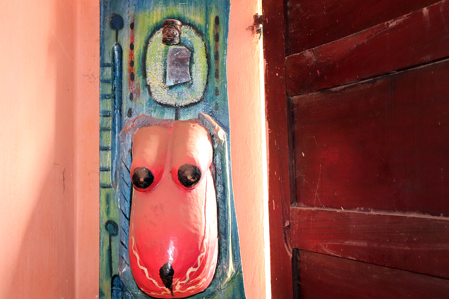 Ce masque intégral représente la fertilité. 