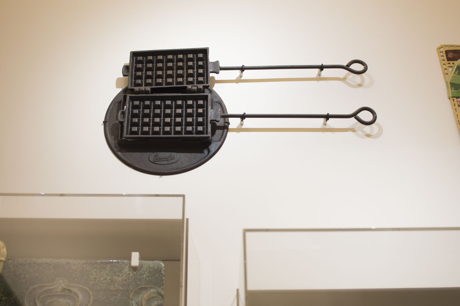 Un vieux gaufrier : la gaufre est une tradition en Belgique !