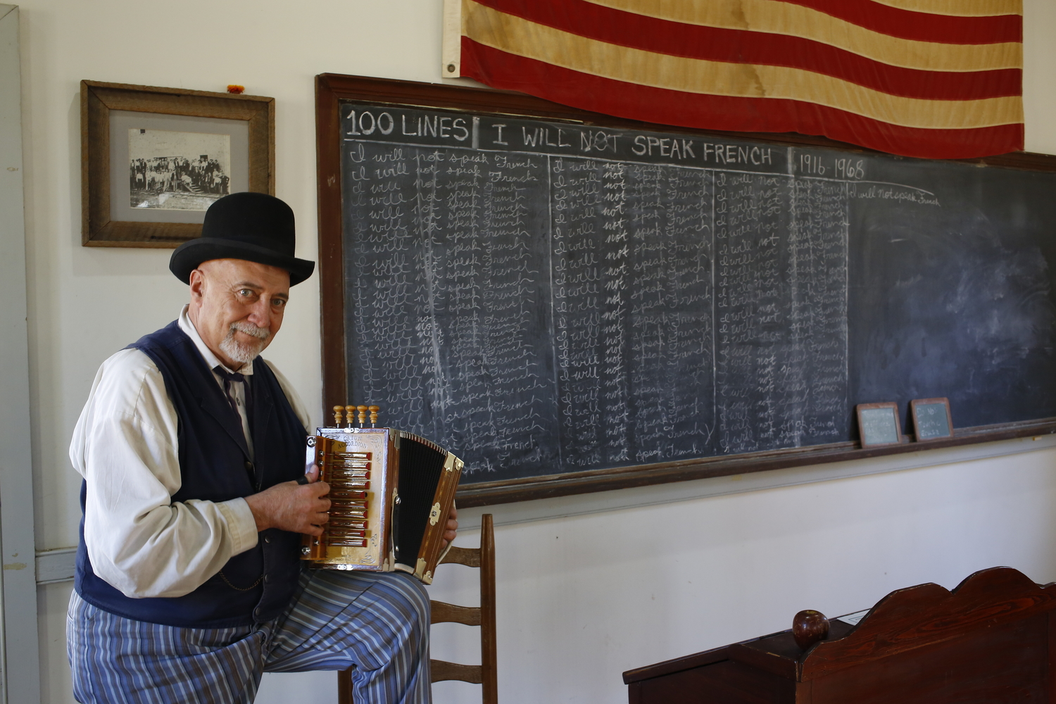 Kevin REES, dans une ancienne école reconstituée © Globe Reporters