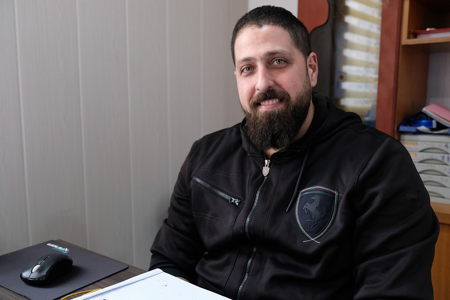 Portrait de Rabih ZEINEDDIN, fondateur et directeur des opérations de Recycle Beirut, à son bureau ©Globe Reporters